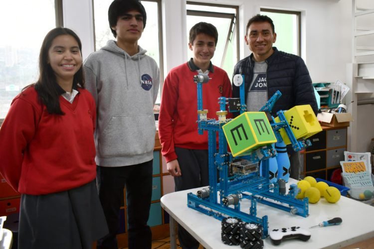 Estudiantes viñamarinos viajarán a China para representar a Chile en la Competencia Mundial de Robótica